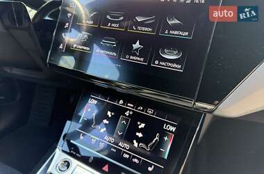 Позашляховик / Кросовер Audi e-tron 2021 в 