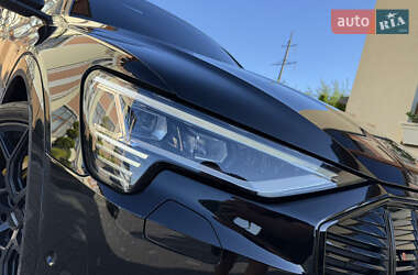 Позашляховик / Кросовер Audi e-tron 2020 в 