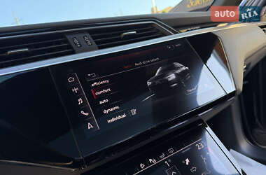 Позашляховик / Кросовер Audi e-tron 2020 в 