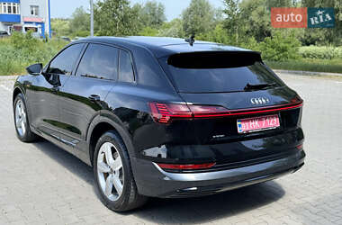 Внедорожник / Кроссовер Audi e-tron 2023 в 