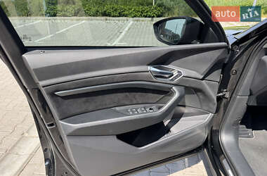 Внедорожник / Кроссовер Audi e-tron 2023 в 
