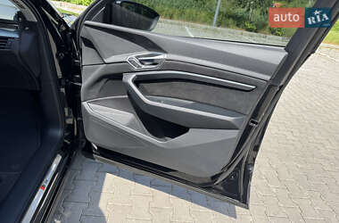 Внедорожник / Кроссовер Audi e-tron 2023 в 