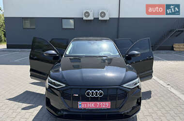 Внедорожник / Кроссовер Audi e-tron 2023 в 