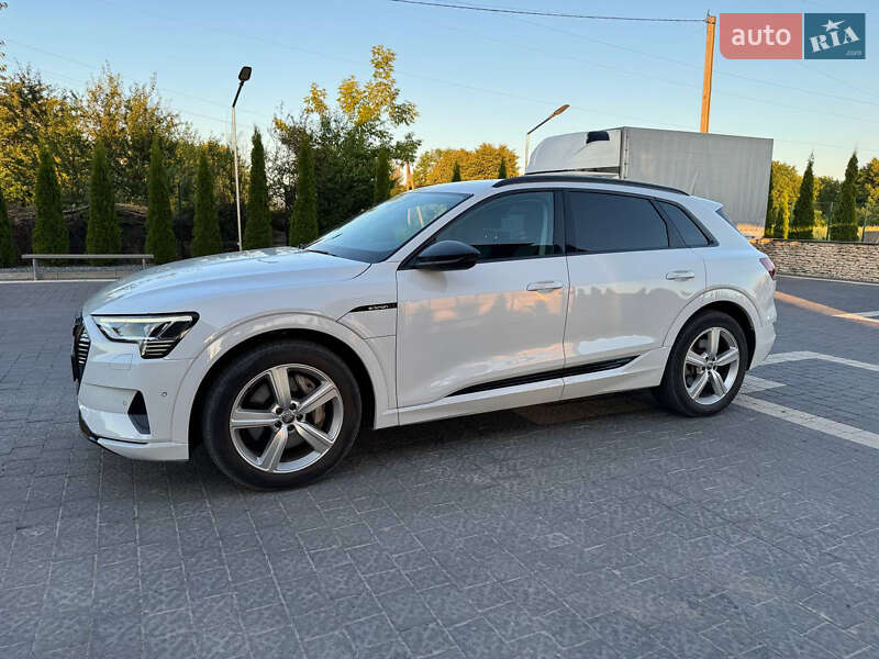 Позашляховик / Кросовер Audi e-tron 2020 в Почаєві