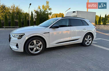 Внедорожник / Кроссовер Audi e-tron 2020 в 