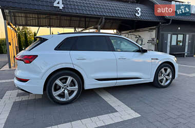Внедорожник / Кроссовер Audi e-tron 2020 в 