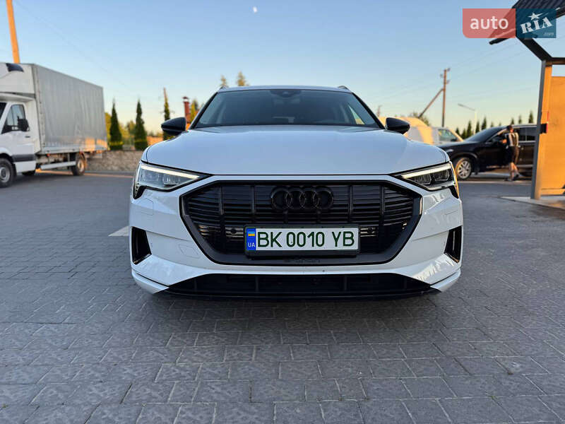 Позашляховик / Кросовер Audi e-tron 2020 в Почаєві