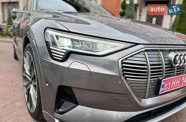 Позашляховик / Кросовер Audi e-tron 2020 в 