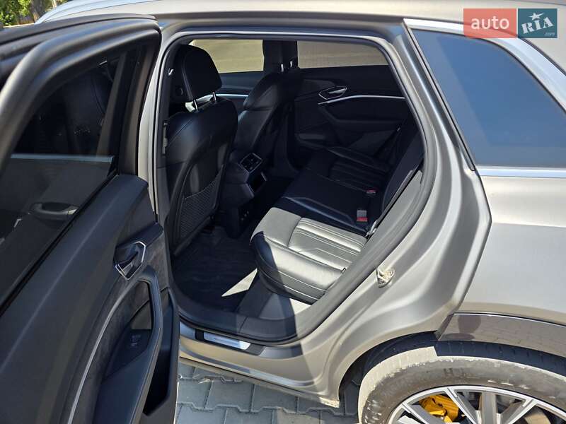 Позашляховик / Кросовер Audi e-tron 2019 в Одесі