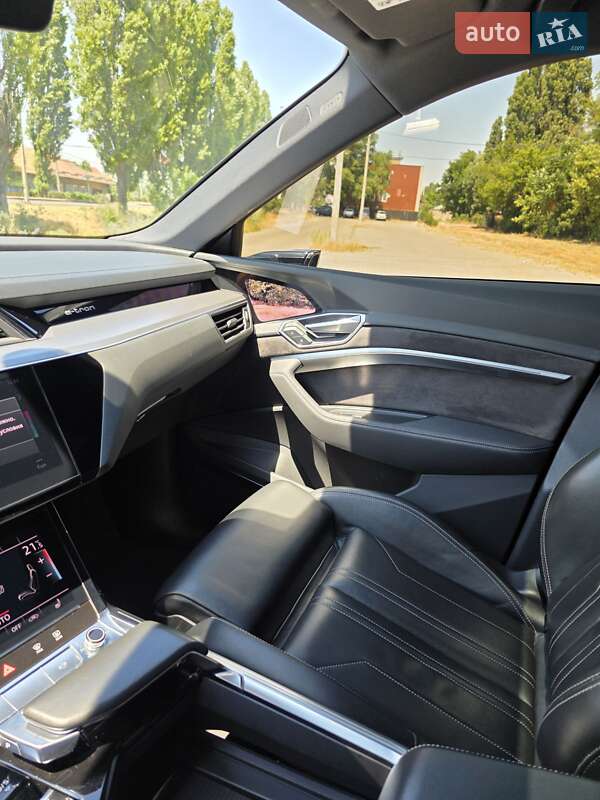 Позашляховик / Кросовер Audi e-tron 2019 в Одесі