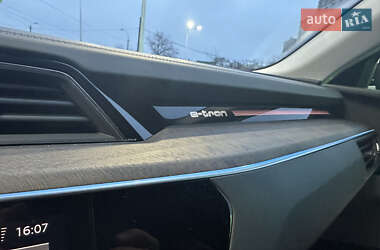 Внедорожник / Кроссовер Audi e-tron 2020 в 