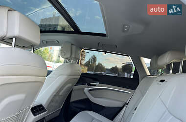Внедорожник / Кроссовер Audi e-tron 2020 в 