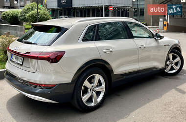 Позашляховик / Кросовер Audi e-tron 2020 в 