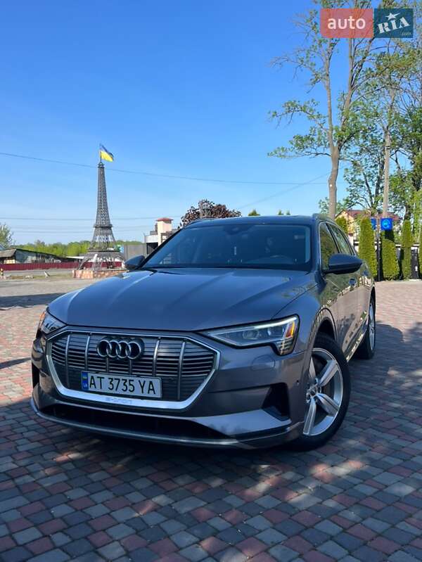 Позашляховик / Кросовер Audi e-tron 2019 в 