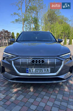 Позашляховик / Кросовер Audi e-tron 2019 в 