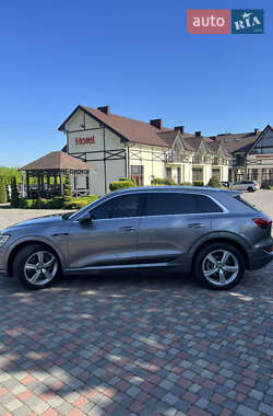 Позашляховик / Кросовер Audi e-tron 2019 в 