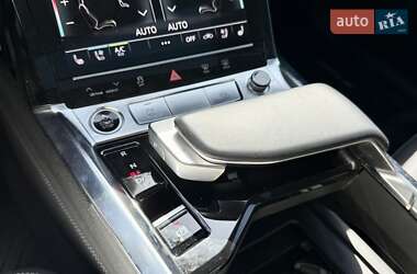 Позашляховик / Кросовер Audi e-tron 2022 в 