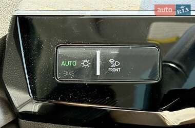 Позашляховик / Кросовер Audi e-tron 2022 в 