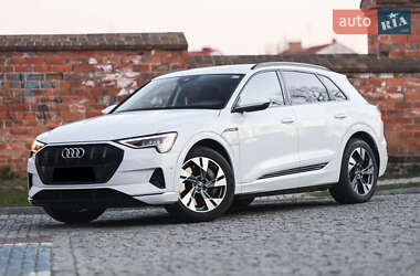 Внедорожник / Кроссовер Audi e-tron 2022 в 