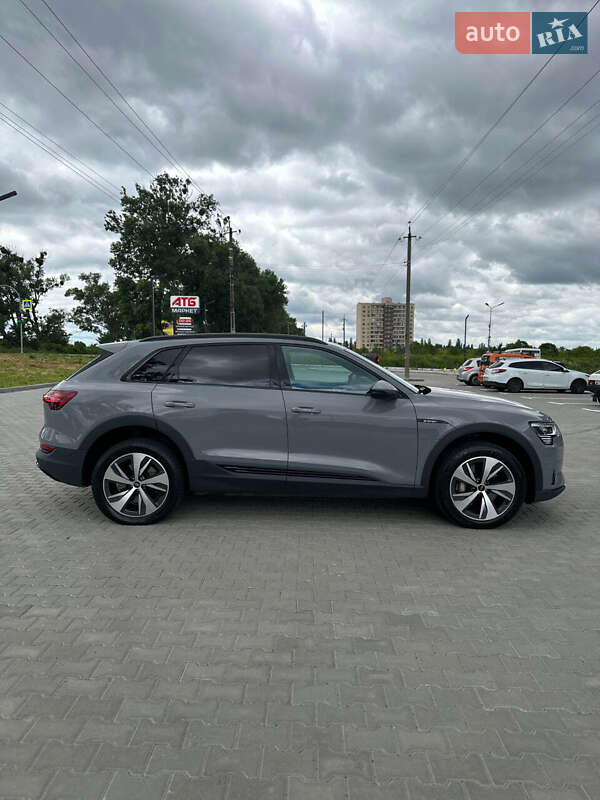 Позашляховик / Кросовер Audi e-tron 2020 в Білогородці