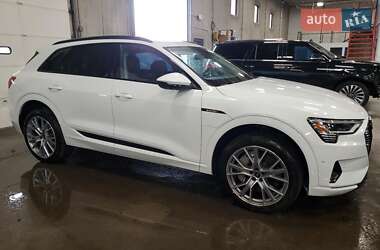 Внедорожник / Кроссовер Audi e-tron 2021 в 