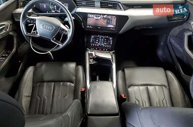 Внедорожник / Кроссовер Audi e-tron 2021 в 