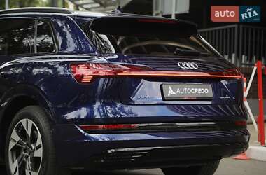 Внедорожник / Кроссовер Audi e-tron 2022 в 