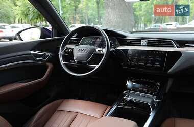 Внедорожник / Кроссовер Audi e-tron 2022 в 
