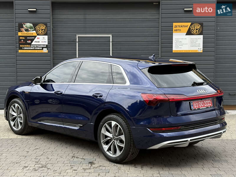 Позашляховик / Кросовер Audi e-tron 2022 в Мукачевому