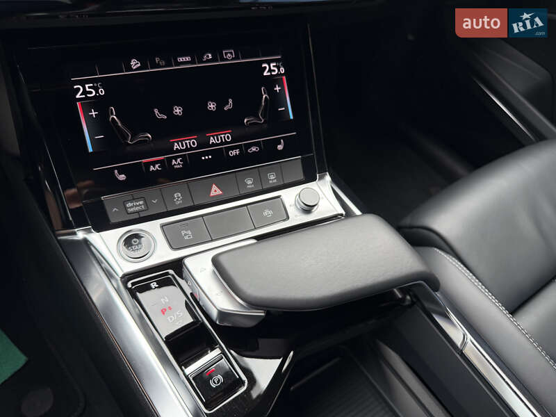 Позашляховик / Кросовер Audi e-tron 2022 в Мукачевому