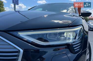 Позашляховик / Кросовер Audi e-tron 2021 в 
