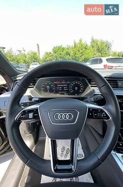 Позашляховик / Кросовер Audi e-tron 2021 в 