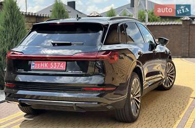 Позашляховик / Кросовер Audi e-tron 2021 в 