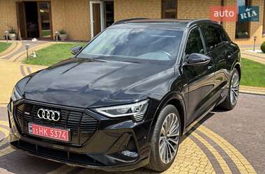 Позашляховик / Кросовер Audi e-tron 2021 в 