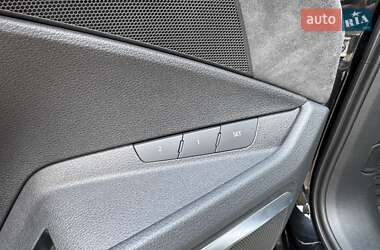 Позашляховик / Кросовер Audi e-tron 2021 в 