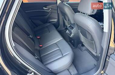 Внедорожник / Кроссовер Audi e-tron 2020 в 