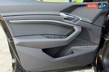 Внедорожник / Кроссовер Audi e-tron 2020 в 