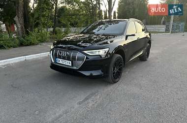 Позашляховик / Кросовер Audi e-tron 2019 в 
