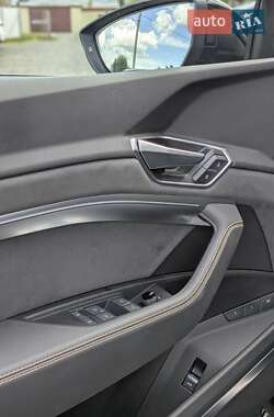 Внедорожник / Кроссовер Audi e-tron 2022 в 