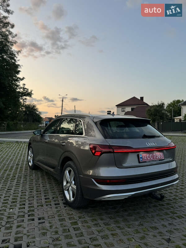 Внедорожник / Кроссовер Audi e-tron 2019 в 