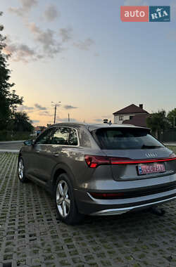 Внедорожник / Кроссовер Audi e-tron 2019 в 