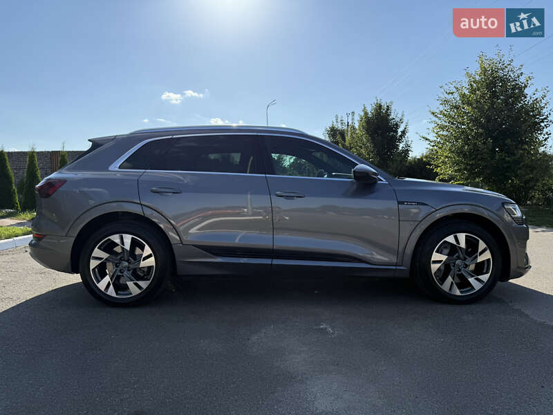 Позашляховик / Кросовер Audi e-tron 2020 в Києві