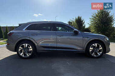 Внедорожник / Кроссовер Audi e-tron 2020 в 
