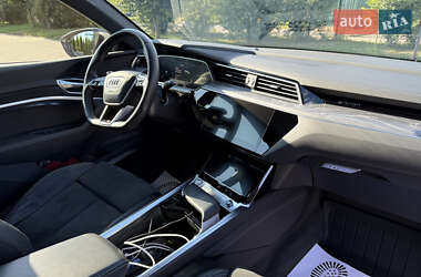 Внедорожник / Кроссовер Audi e-tron 2020 в 