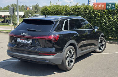 Позашляховик / Кросовер Audi e-tron 2021 в 