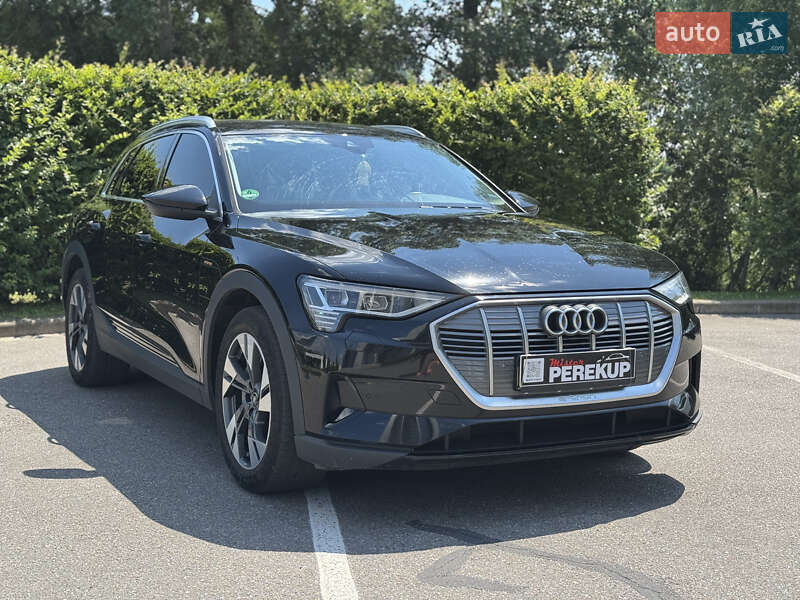 Позашляховик / Кросовер Audi e-tron 2021 в 