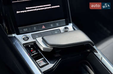 Позашляховик / Кросовер Audi e-tron 2021 в 