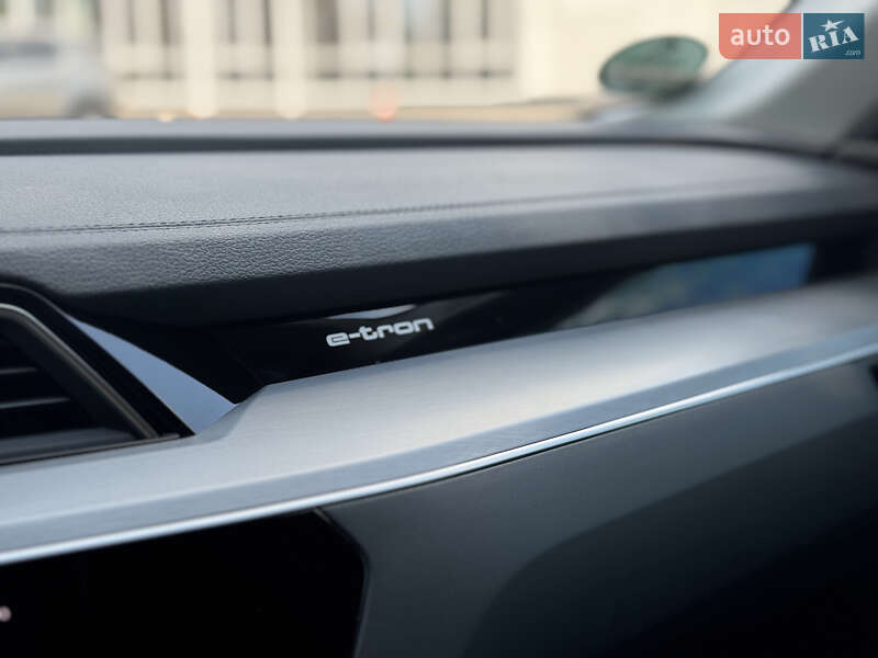 Внедорожник / Кроссовер Audi e-tron 2021 в Киеве