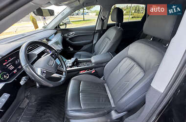Позашляховик / Кросовер Audi e-tron 2021 в 