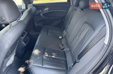 Позашляховик / Кросовер Audi e-tron 2021 в 